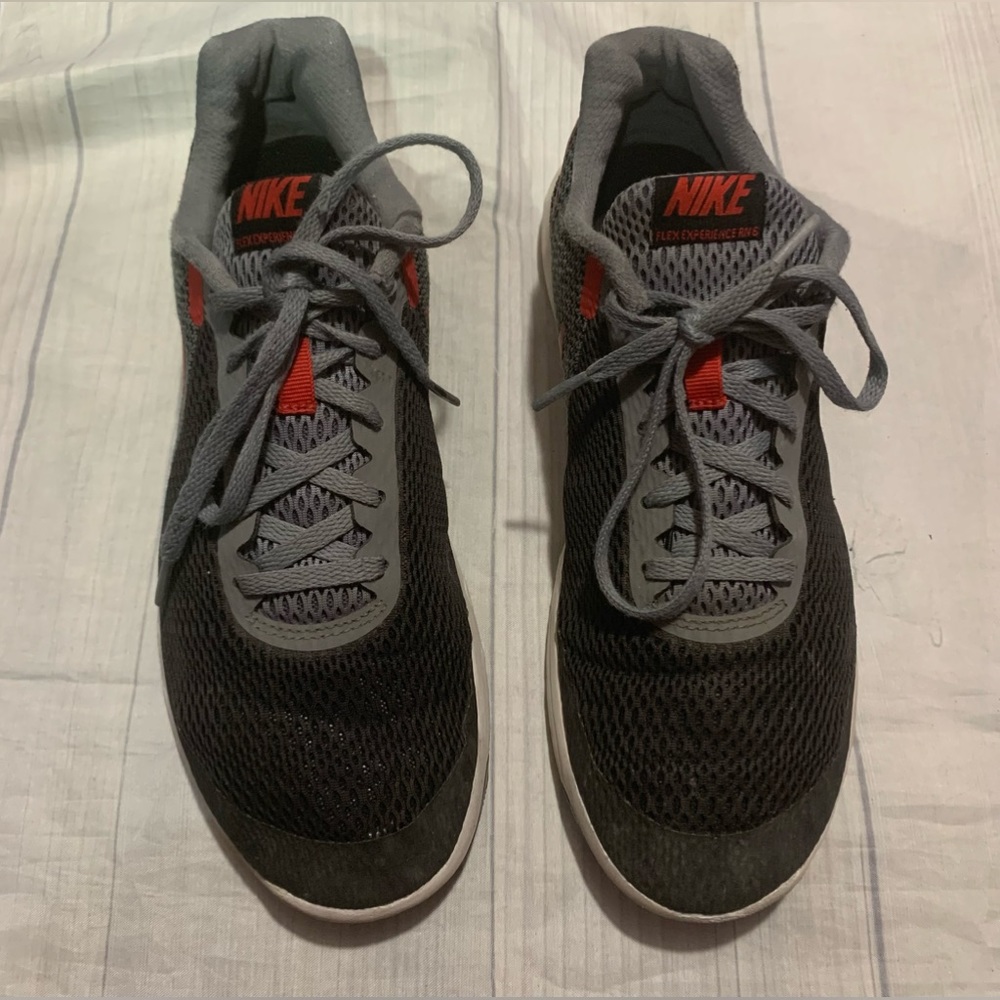 Nike - Picture 2 of 7